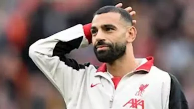 محمد صلاح يعزّي أسرة ميمي الشربيني