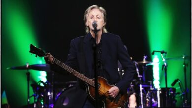 السير بول مكارتني​: أسطورة الغناء والموسيقى وعضو سابق في فريق The Beatles